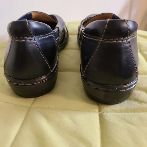 Clarks Women's Navy Flats with Stitch Detail - Picture 7 of 11